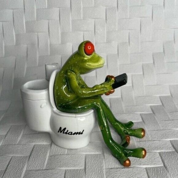 Miomi Green Frog On The Toilet Ceramic Figurine 5" x 4" - Picture 2 of 9